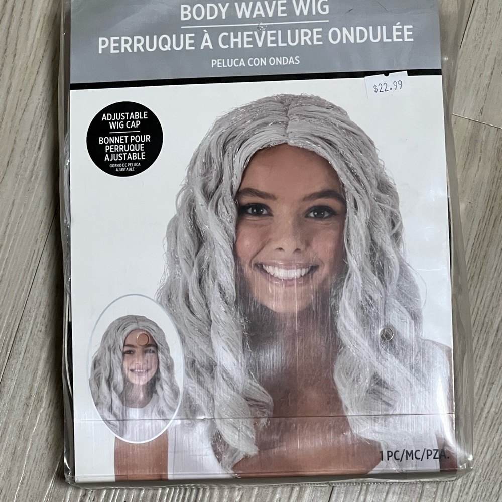 Body wave wig Silver Wig for Women NEW in package Halloween - Picture 2 of 2
